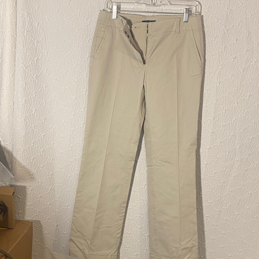 Ann Taylor Women Khaki Chinos Size 2. Preppy Casual Attire. Fashion Iconic Class